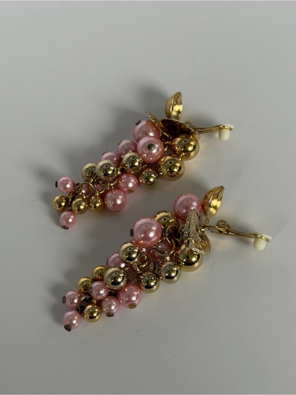 Pretty Pink & Gold Fashion Grape Cluster 3 inch Dangle Clip Earrings VTG Light - Picture 6 of 7